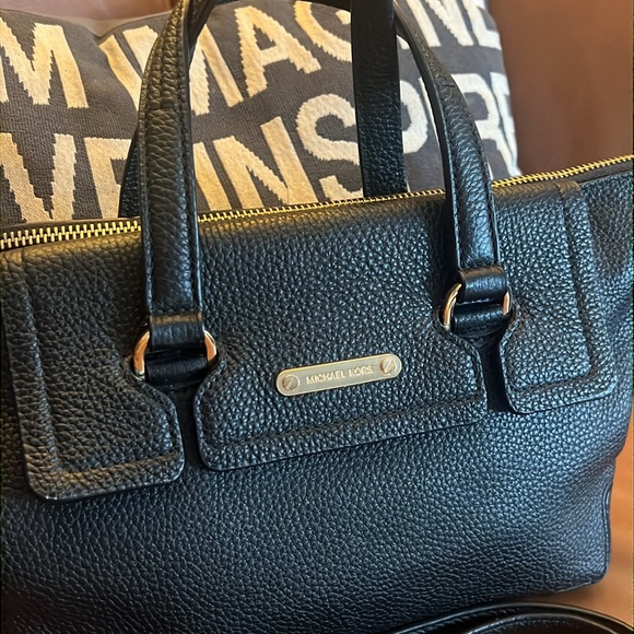 MICHAEL KORS MACKENZIE BLACK PEBBLED LEATHER SATCHEL - Picture 2 of 15